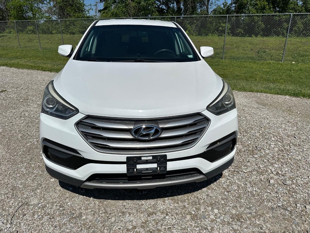 Hyundai Santa Fe Sport Vehicle Full-screen Gallery Image 10