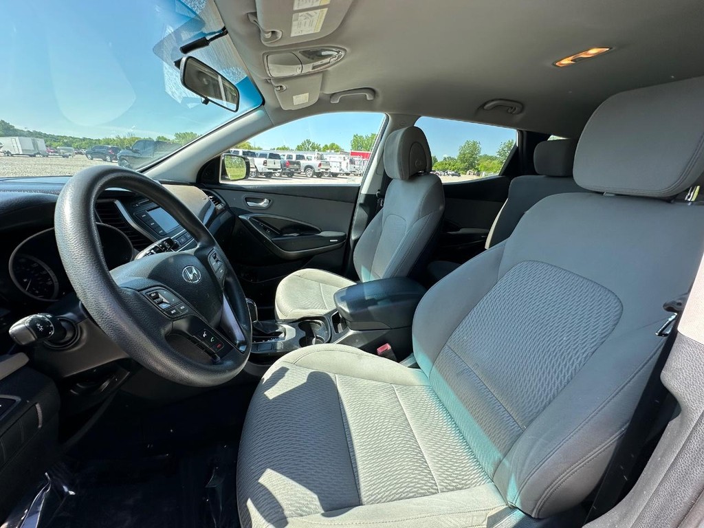 Hyundai Santa Fe Sport Vehicle Full-screen Gallery Image 11