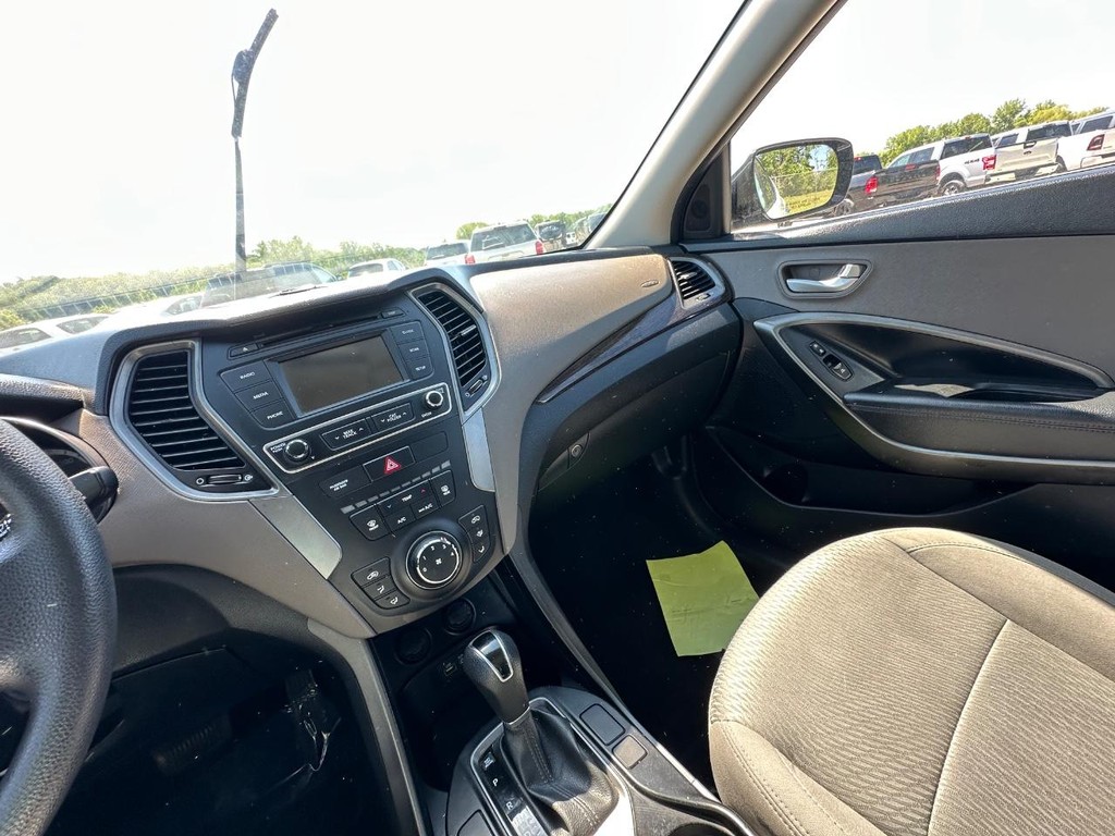 Hyundai Santa Fe Sport Vehicle Full-screen Gallery Image 15