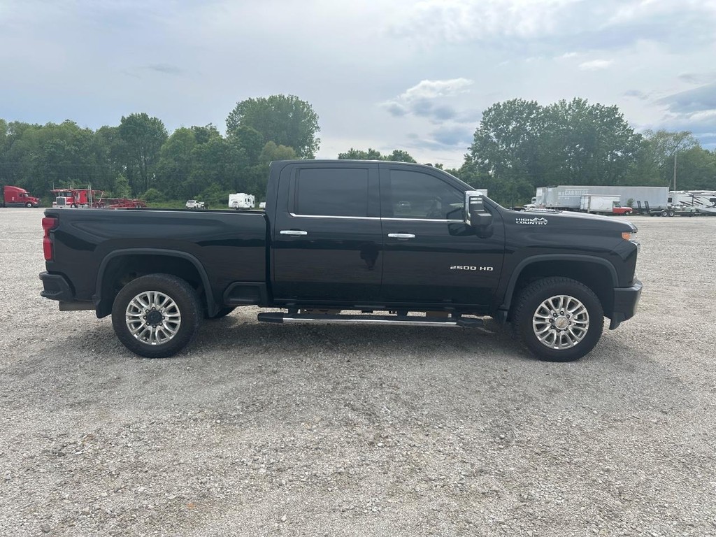 Chevrolet Silverado 2500HD Vehicle Full-screen Gallery Image 3