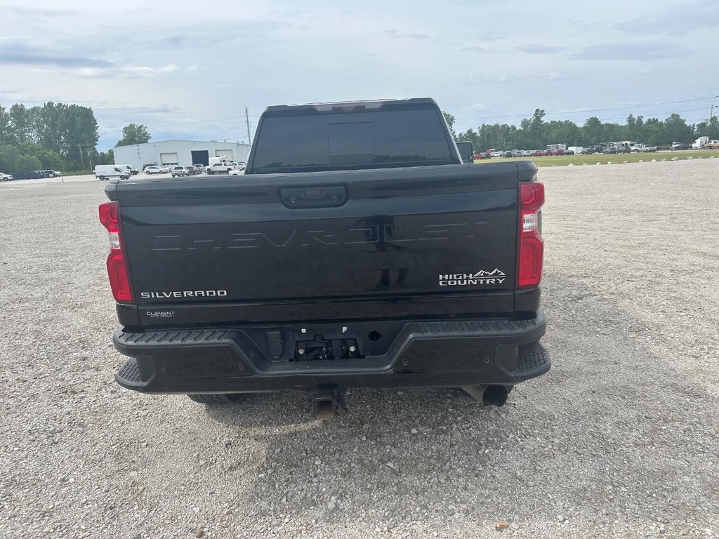 Chevrolet Silverado 2500HD Vehicle Full-screen Gallery Image 5