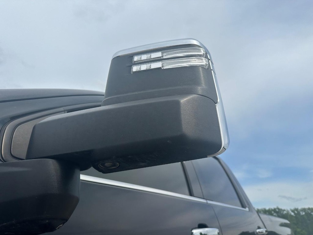 Chevrolet Silverado 2500HD Vehicle Full-screen Gallery Image 17