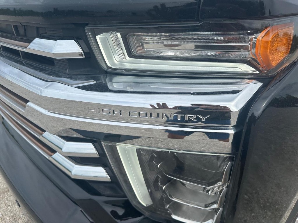 Chevrolet Silverado 2500HD Vehicle Full-screen Gallery Image 19