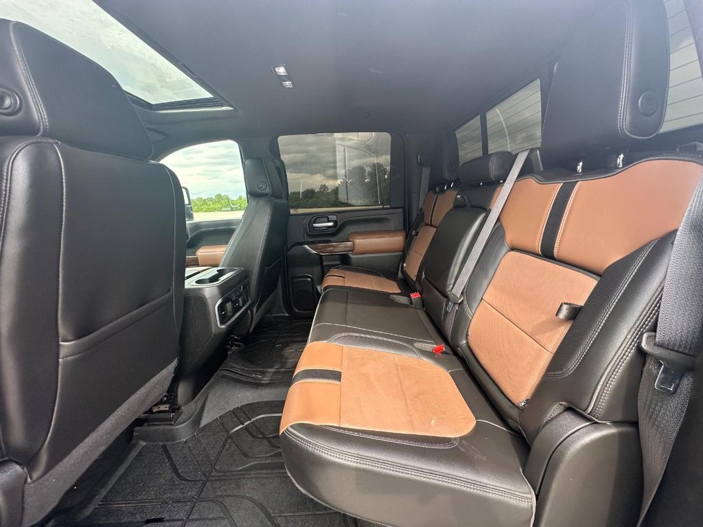 Chevrolet Silverado 2500HD Vehicle Full-screen Gallery Image 23