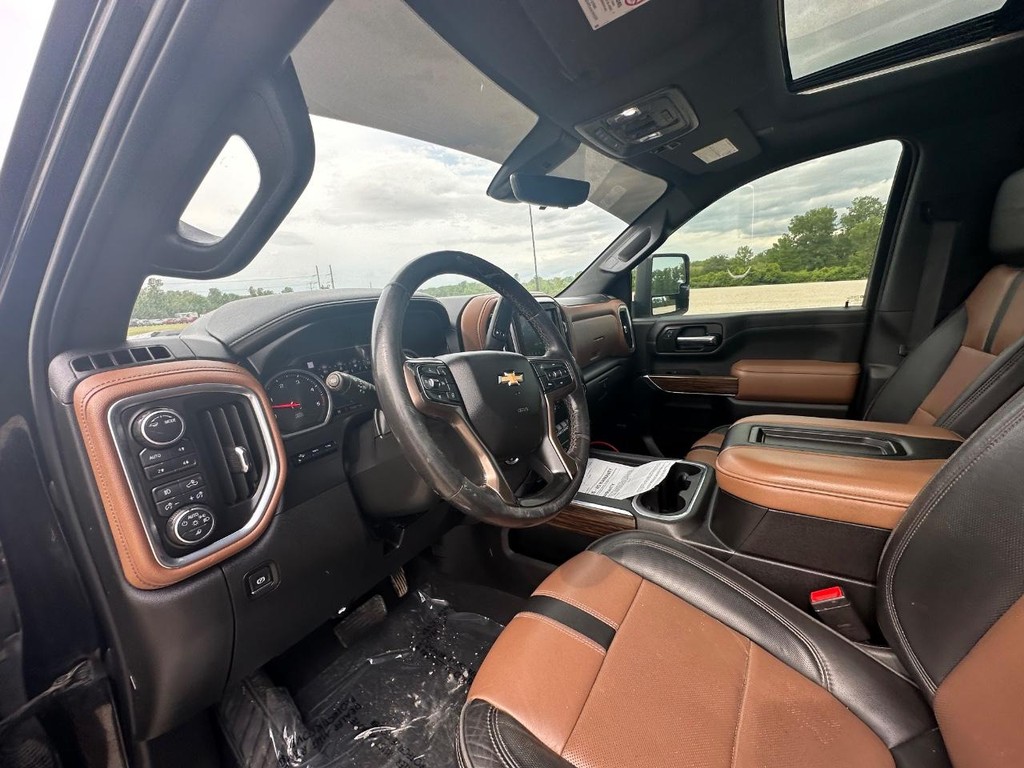Chevrolet Silverado 2500HD Vehicle Full-screen Gallery Image 26