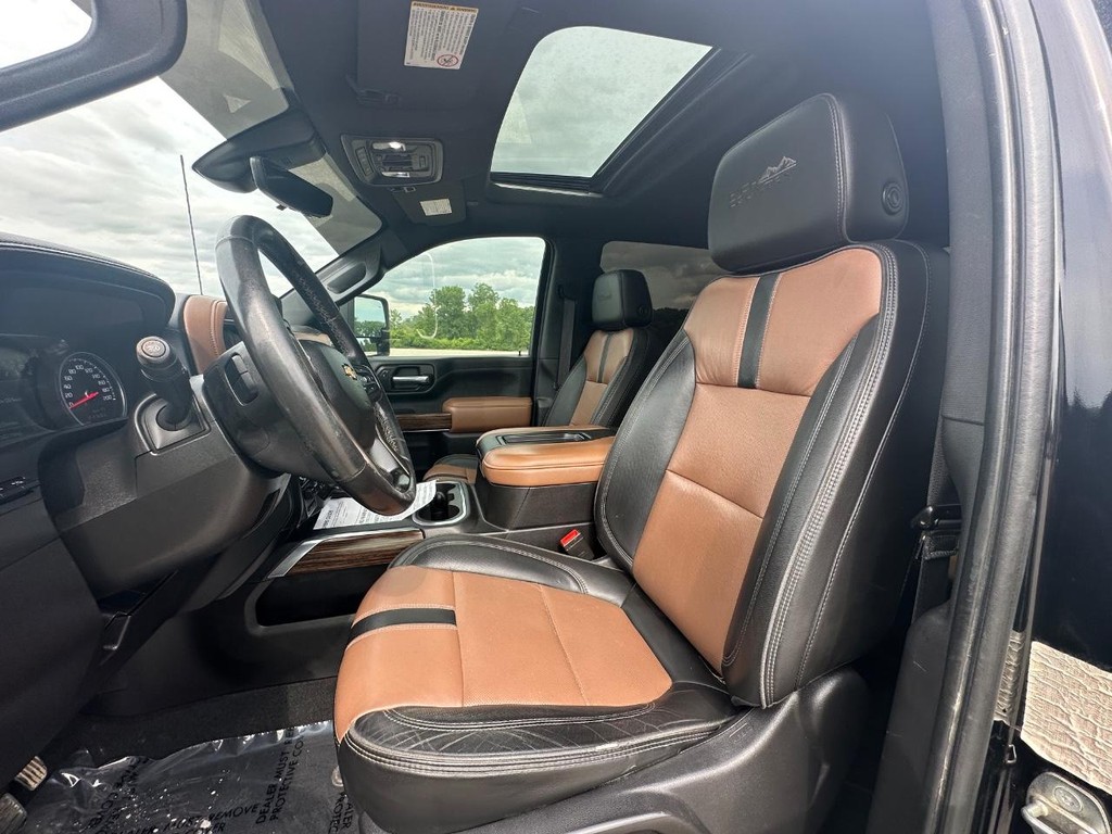 Chevrolet Silverado 2500HD Vehicle Full-screen Gallery Image 27