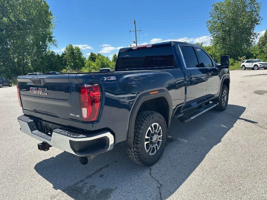 GMC Sierra 2500HD Vehicle Full-screen Gallery Image 3