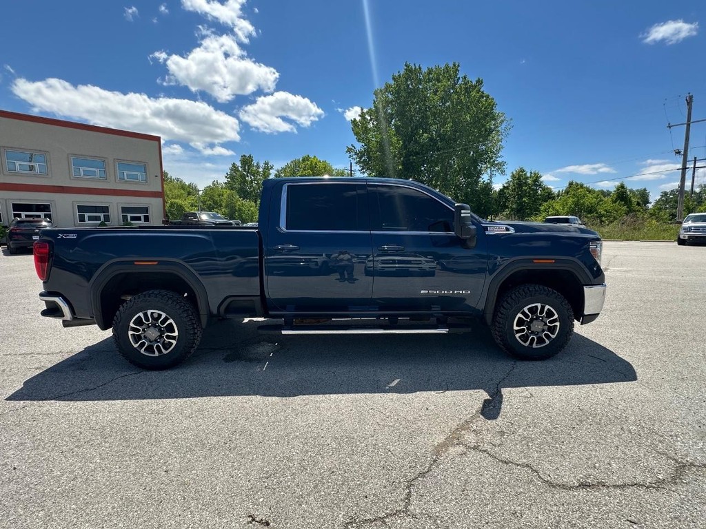 GMC Sierra 2500HD Vehicle Full-screen Gallery Image 4