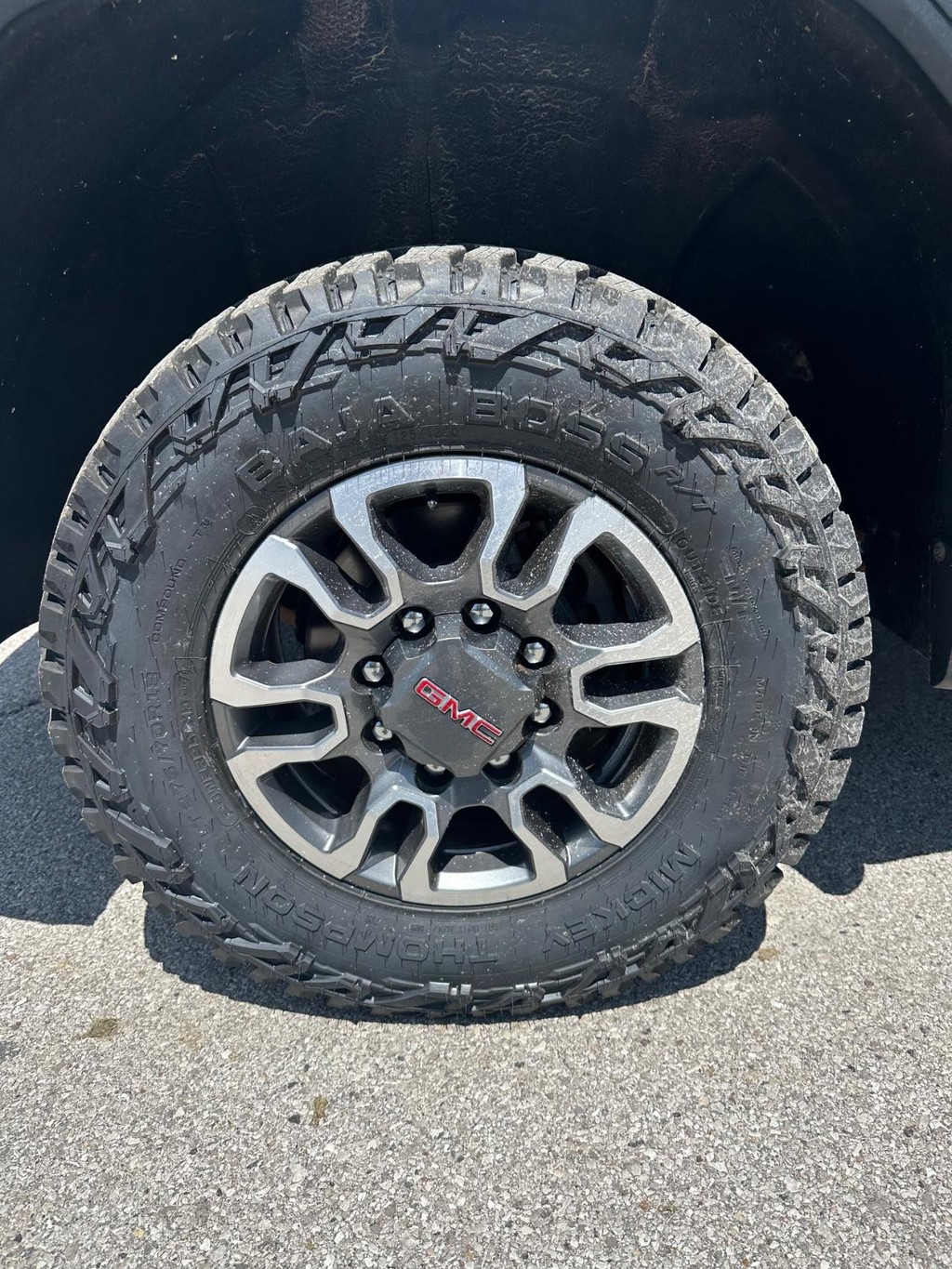 GMC Sierra 2500HD Vehicle Full-screen Gallery Image 9