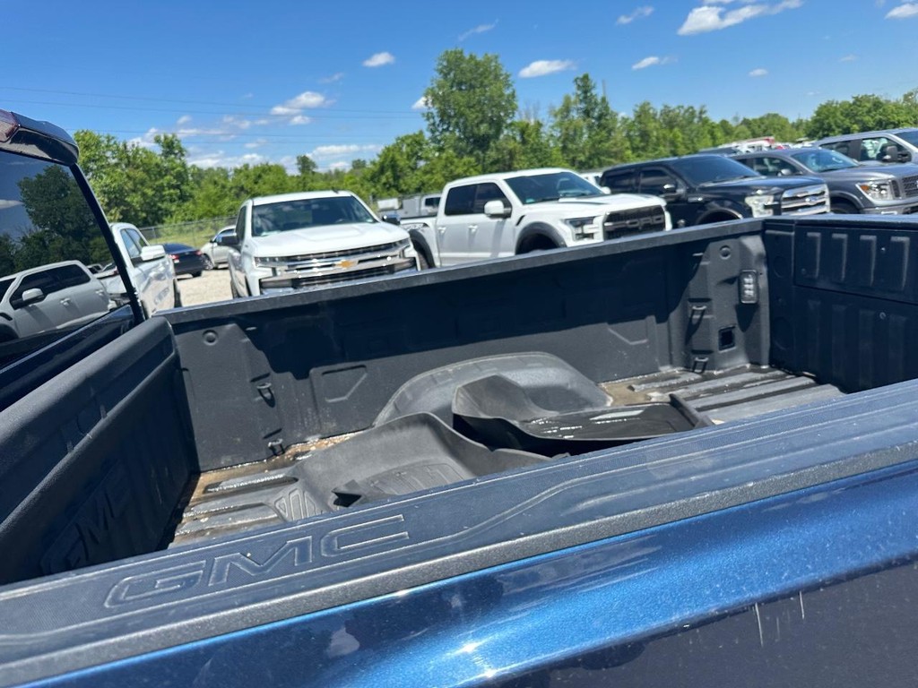 GMC Sierra 2500HD Vehicle Full-screen Gallery Image 13