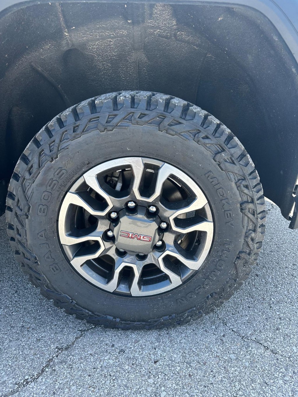 GMC Sierra 2500HD Vehicle Full-screen Gallery Image 15