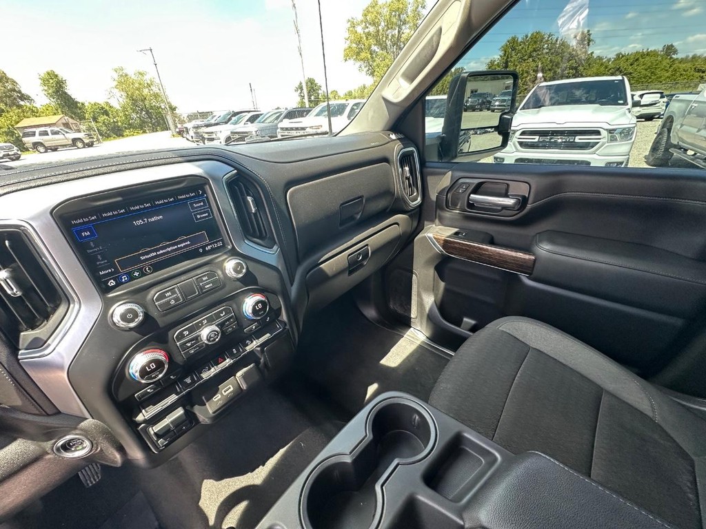 GMC Sierra 2500HD Vehicle Full-screen Gallery Image 17