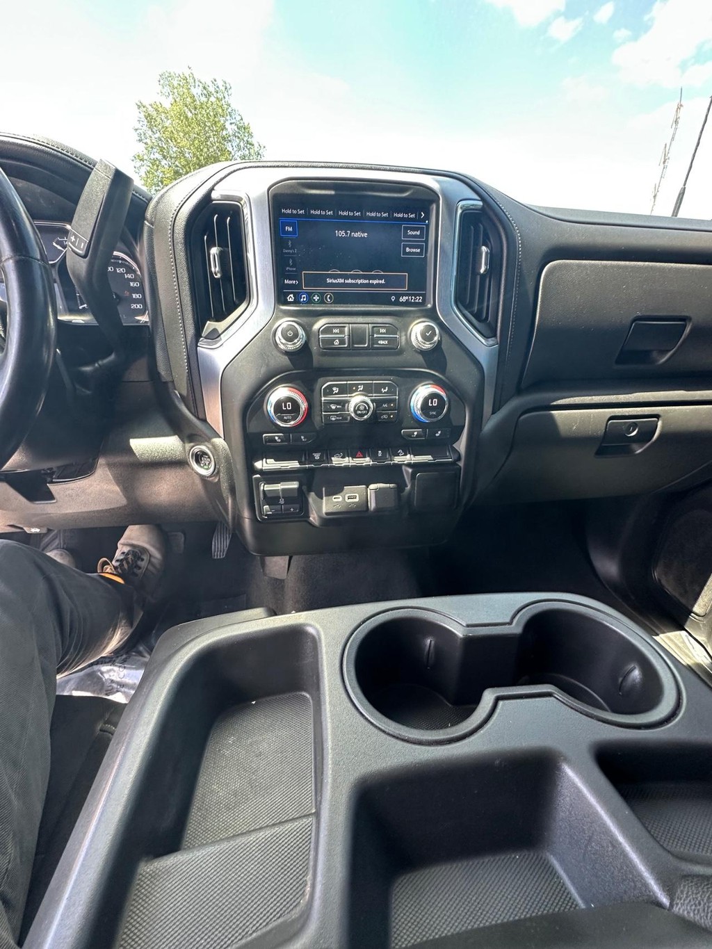 GMC Sierra 2500HD Vehicle Full-screen Gallery Image 18