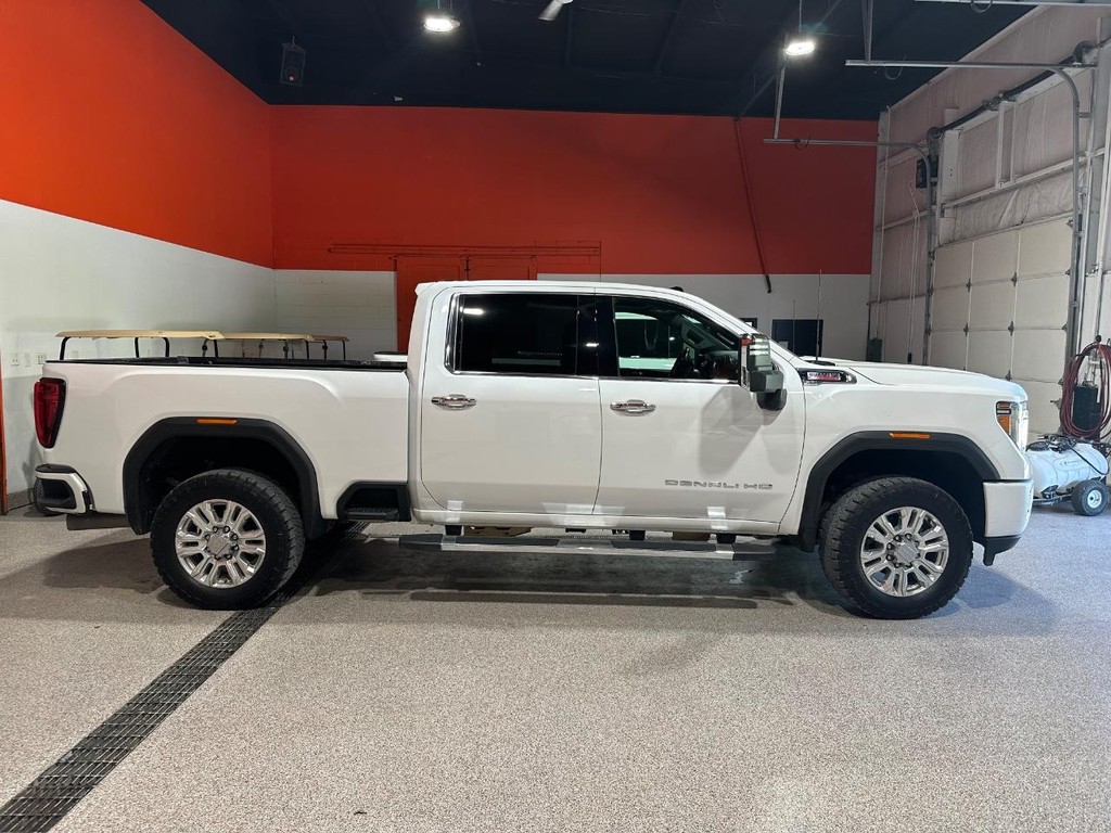 GMC Sierra 3500HD Vehicle Full-screen Gallery Image 2
