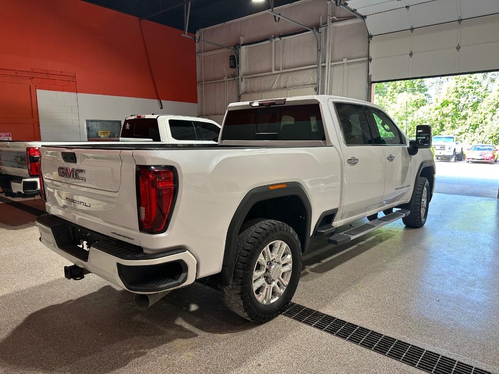 GMC Sierra 3500HD Vehicle Full-screen Gallery Image 3