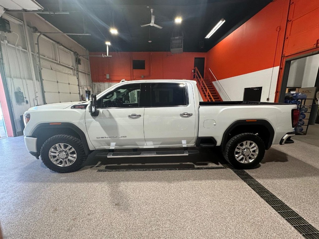 GMC Sierra 3500HD Vehicle Full-screen Gallery Image 4