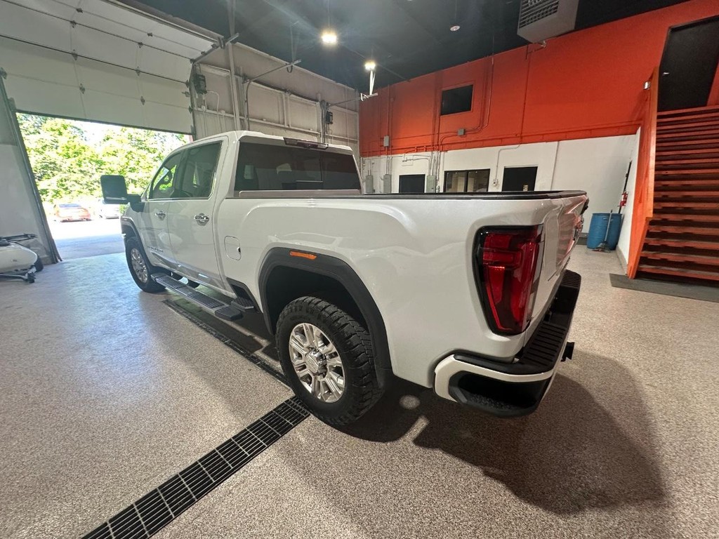 GMC Sierra 3500HD Vehicle Full-screen Gallery Image 5
