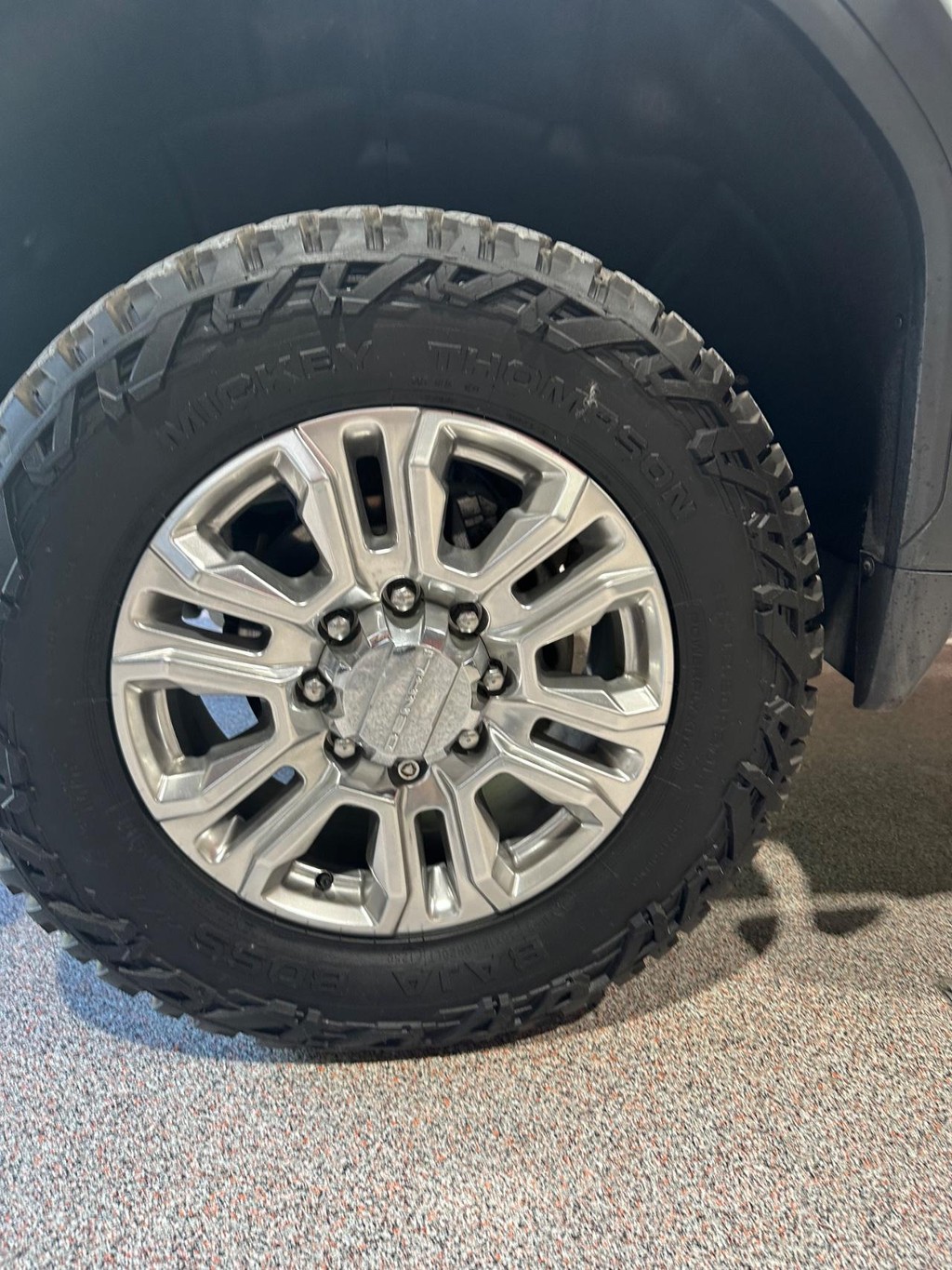 GMC Sierra 3500HD Vehicle Full-screen Gallery Image 11