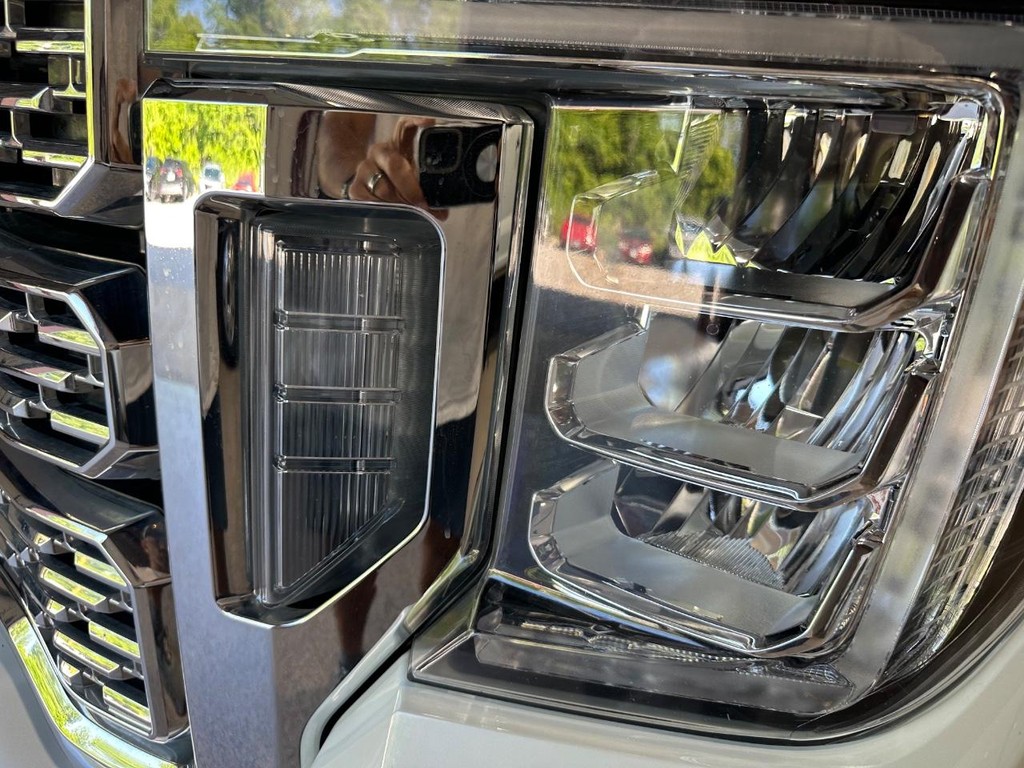 GMC Sierra 3500HD Vehicle Full-screen Gallery Image 12