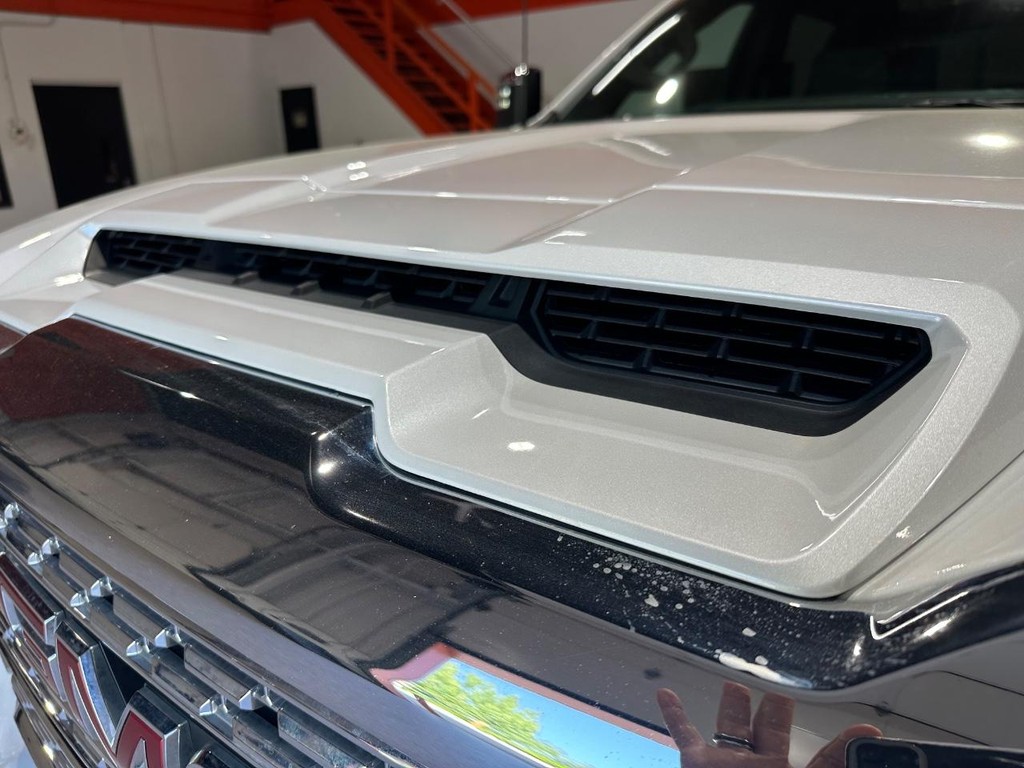 GMC Sierra 3500HD Vehicle Full-screen Gallery Image 16