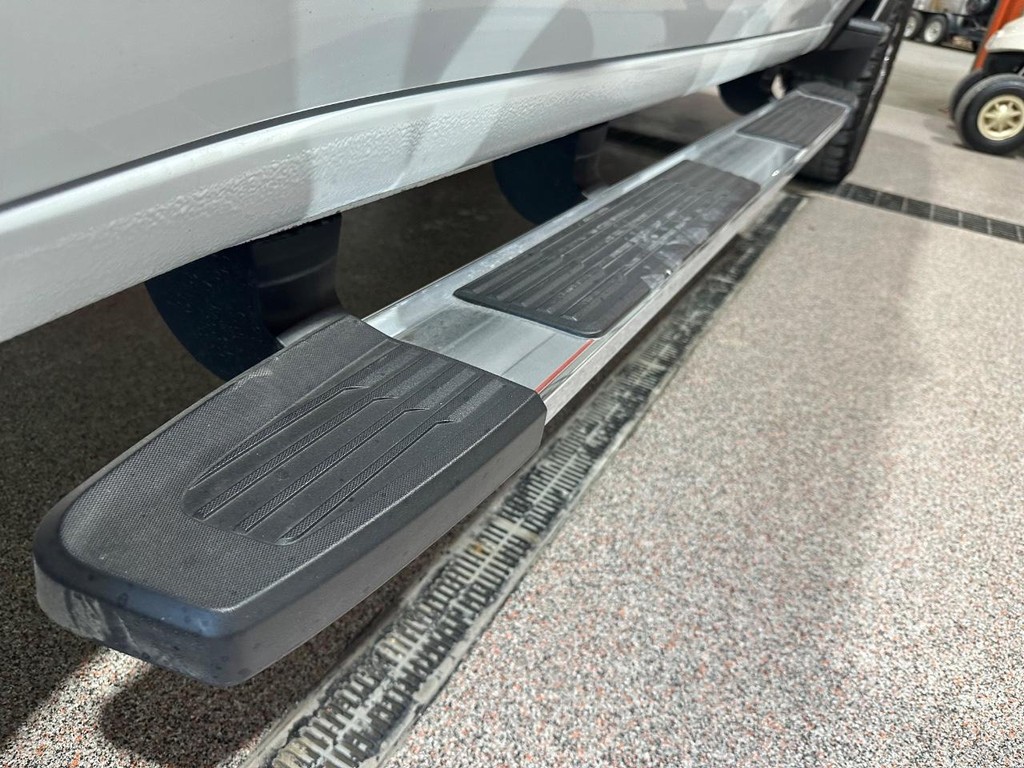 GMC Sierra 3500HD Vehicle Full-screen Gallery Image 17