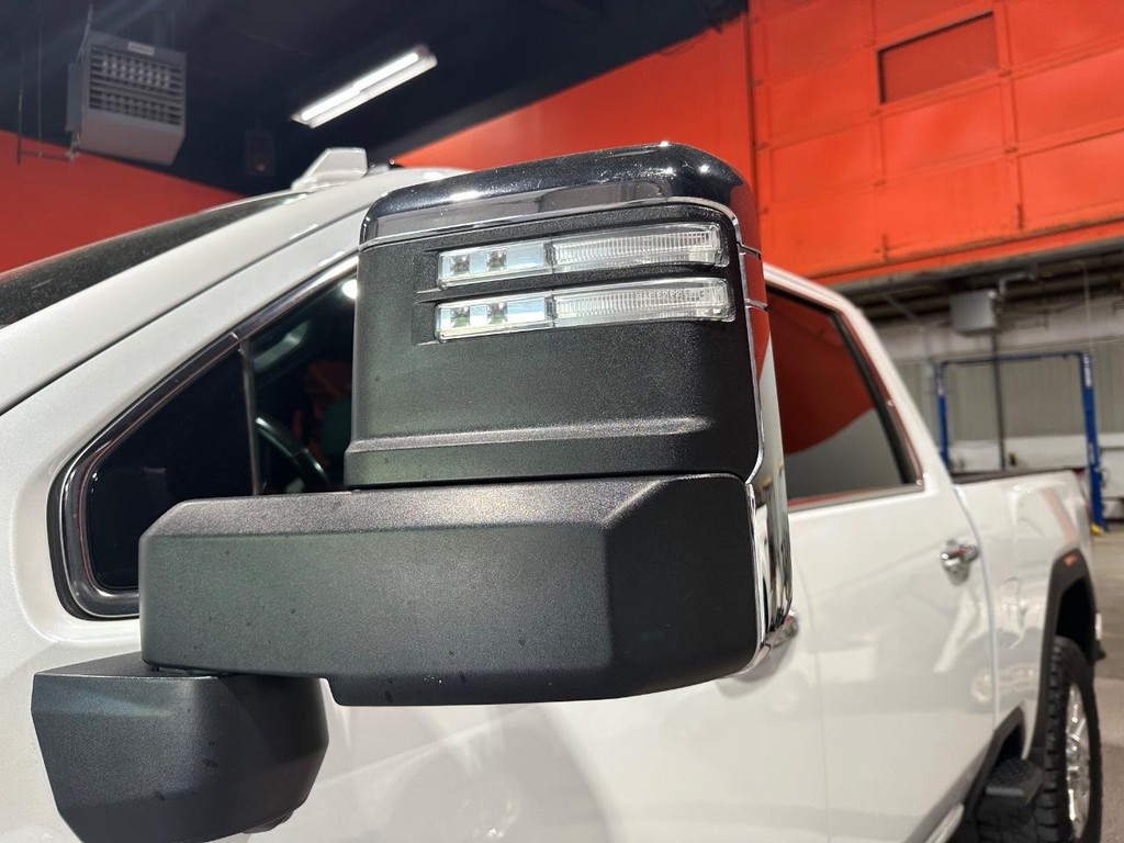 GMC Sierra 3500HD Vehicle Full-screen Gallery Image 18