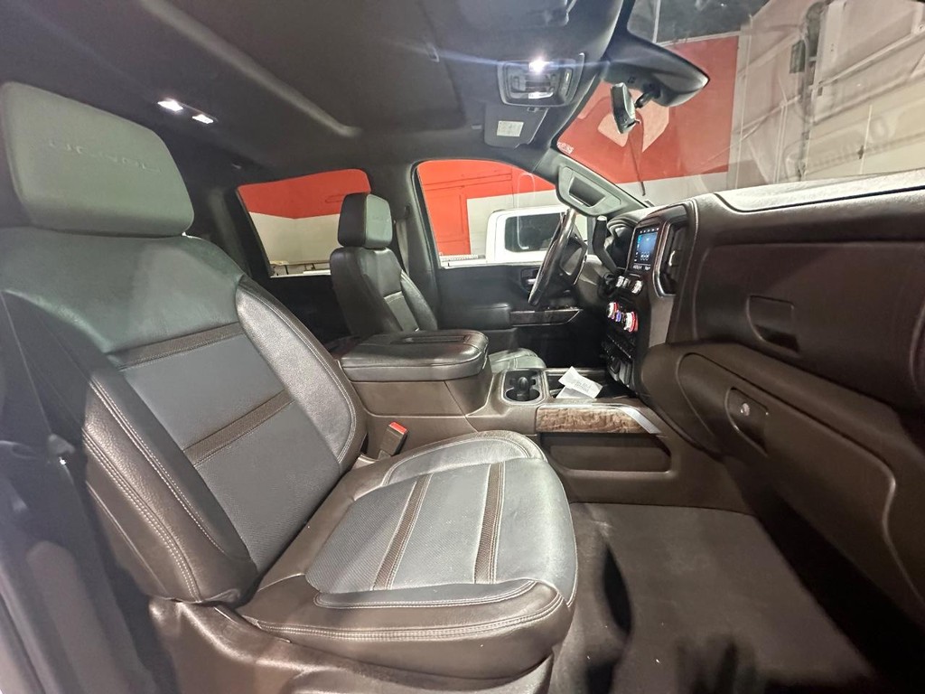 GMC Sierra 3500HD Vehicle Full-screen Gallery Image 23