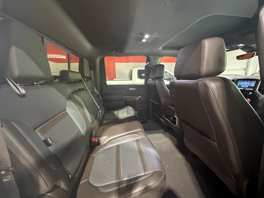 GMC Sierra 3500HD Vehicle Full-screen Gallery Image 24