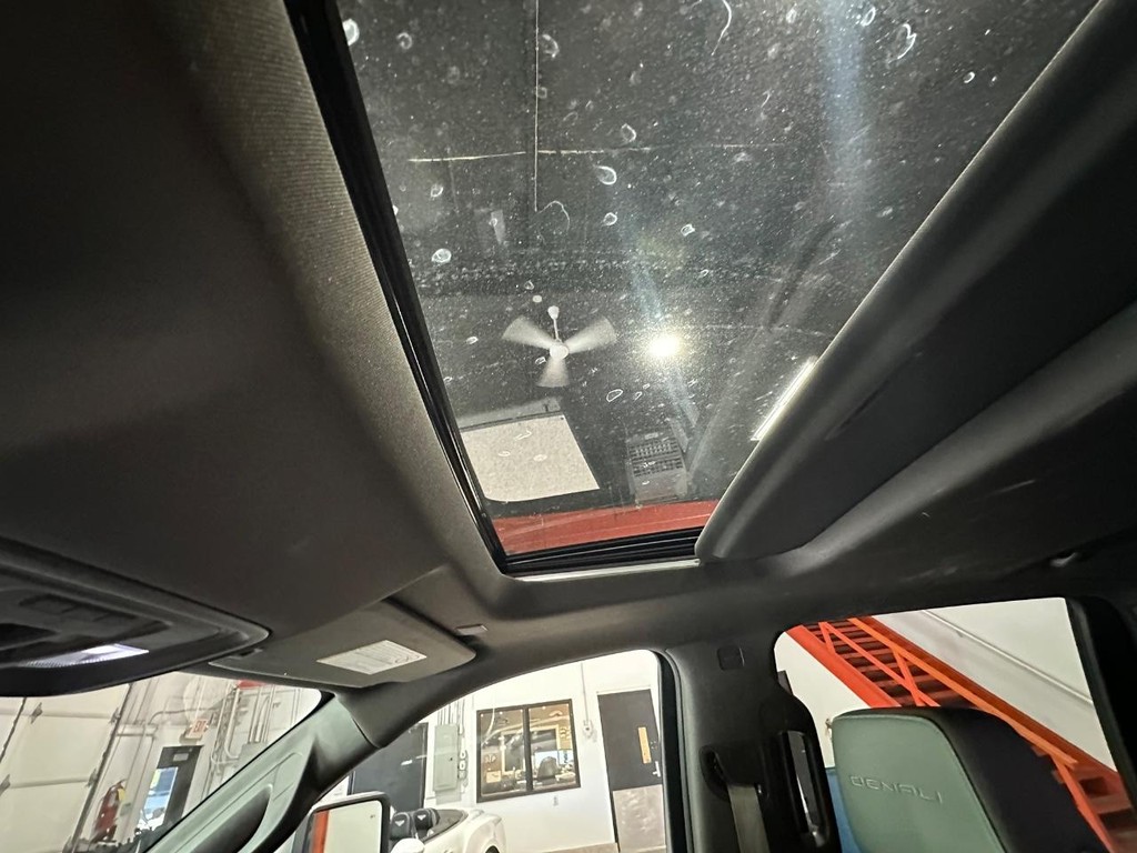 GMC Sierra 3500HD Vehicle Full-screen Gallery Image 28