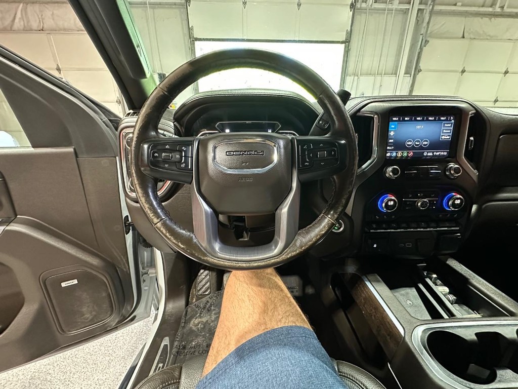 GMC Sierra 3500HD Vehicle Full-screen Gallery Image 29