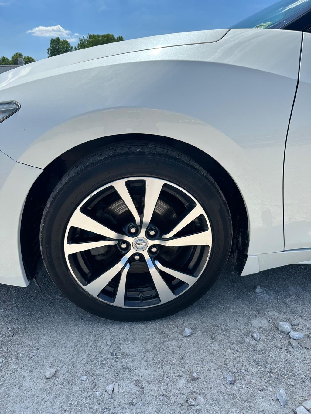 Nissan Maxima Vehicle Full-screen Gallery Image 14