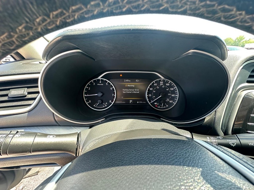 Nissan Maxima Vehicle Full-screen Gallery Image 20