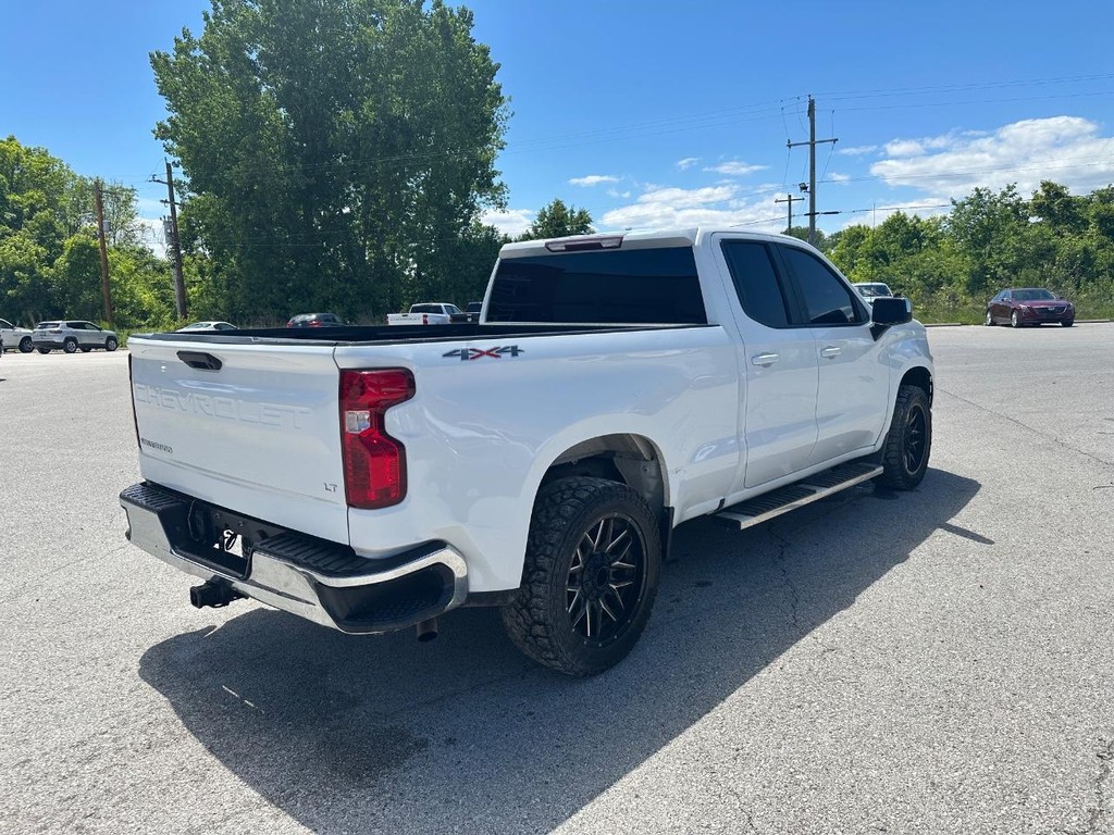 Chevrolet Silverado 1500 Vehicle Full-screen Gallery Image 3