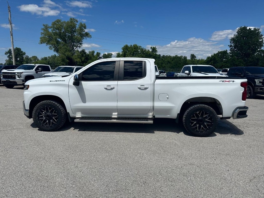 Chevrolet Silverado 1500 Vehicle Full-screen Gallery Image 4