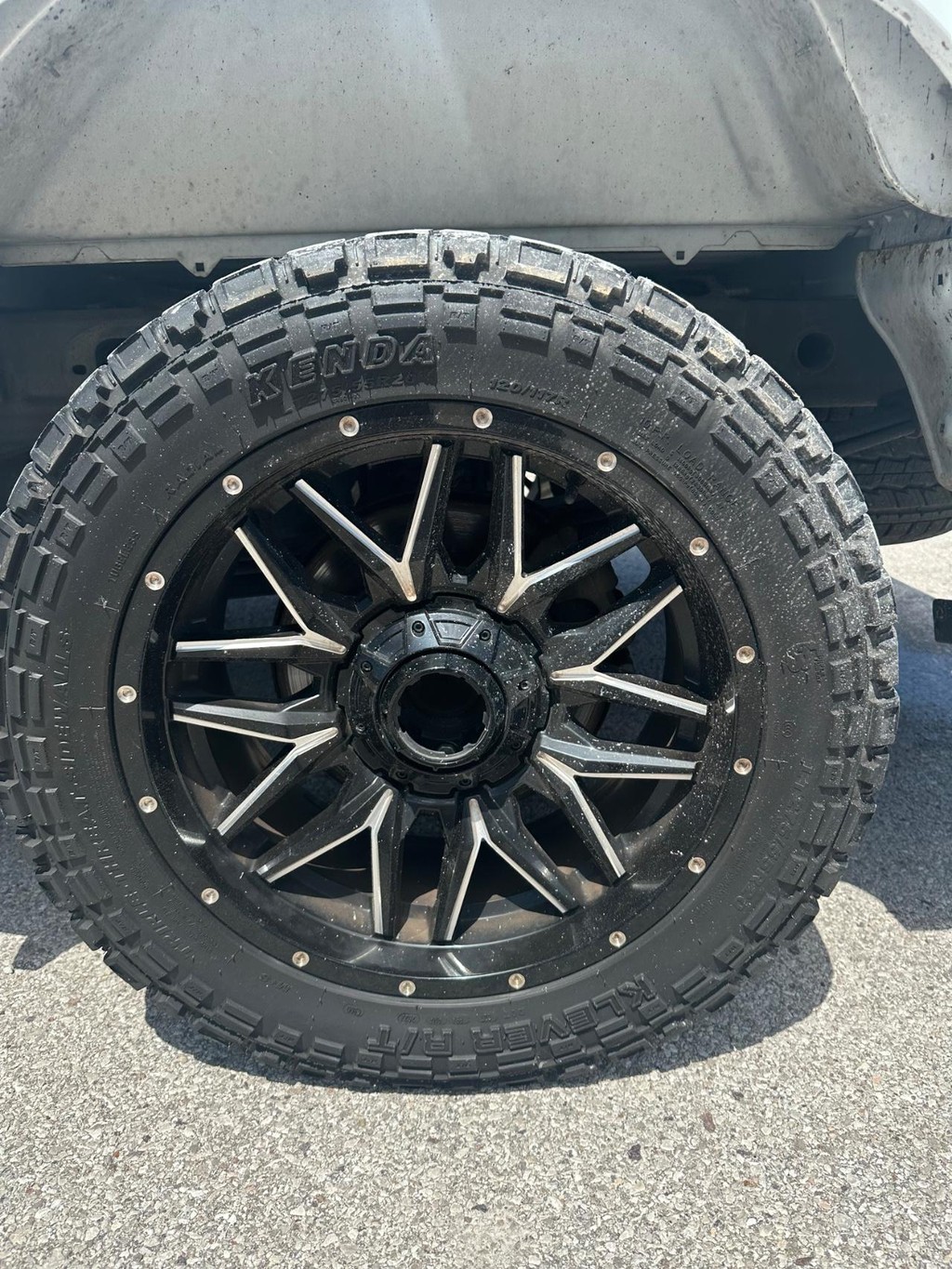 Chevrolet Silverado 1500 Vehicle Full-screen Gallery Image 11