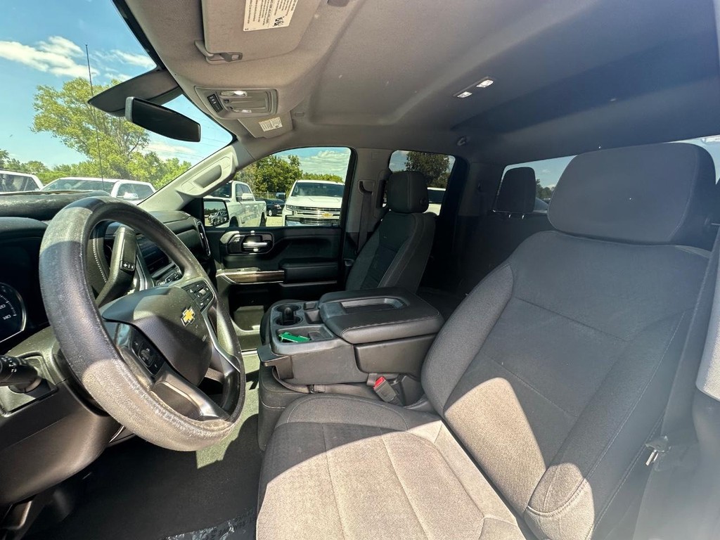 Chevrolet Silverado 1500 Vehicle Full-screen Gallery Image 13
