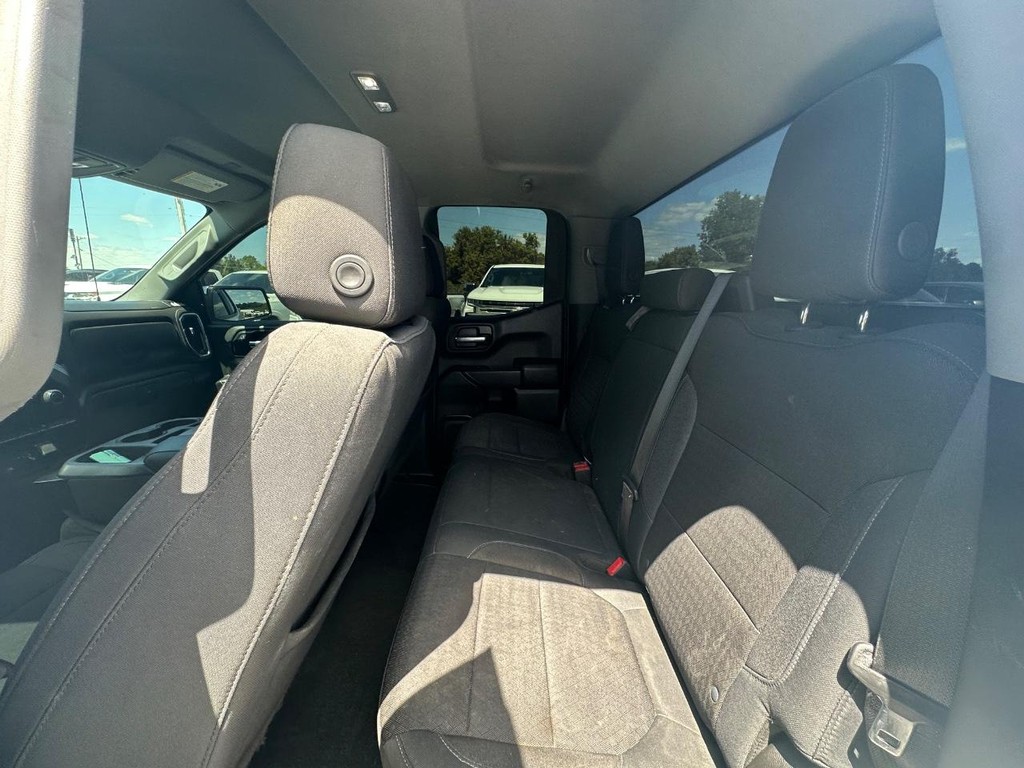 Chevrolet Silverado 1500 Vehicle Full-screen Gallery Image 14