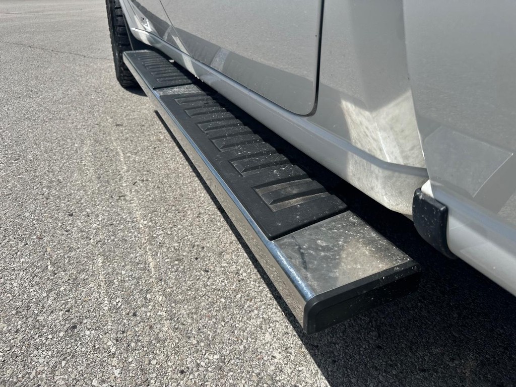 Chevrolet Silverado 1500 Vehicle Full-screen Gallery Image 15