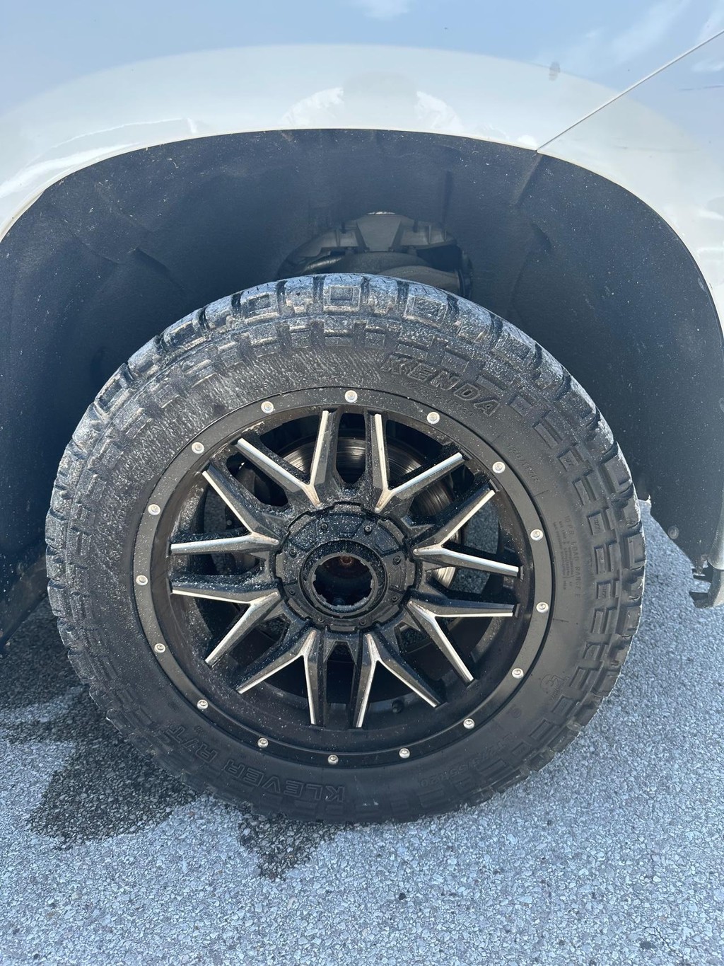 Chevrolet Silverado 1500 Vehicle Full-screen Gallery Image 18
