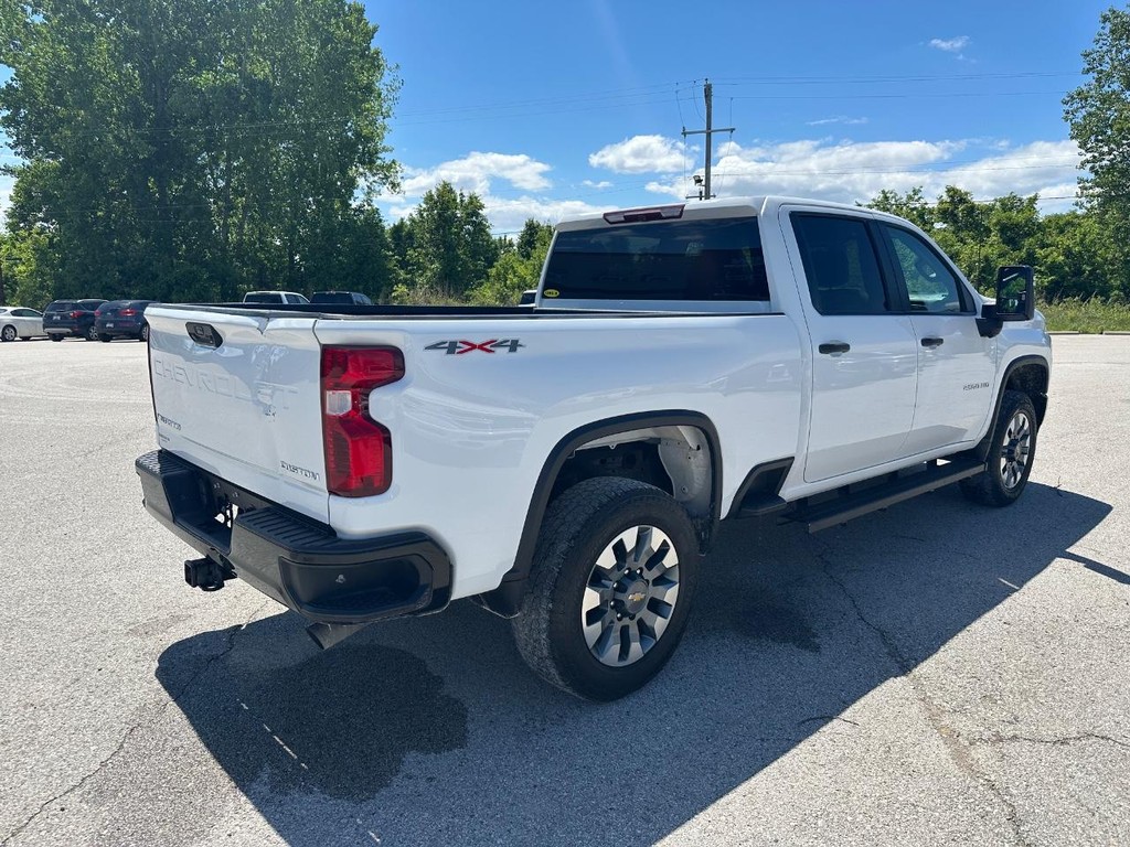 Chevrolet Silverado 2500HD Vehicle Full-screen Gallery Image 4