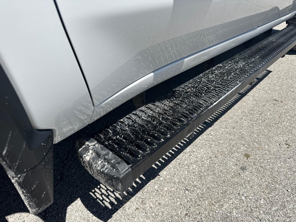 Chevrolet Silverado 2500HD Vehicle Full-screen Gallery Image 11