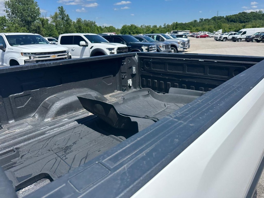 Chevrolet Silverado 2500HD Vehicle Full-screen Gallery Image 12