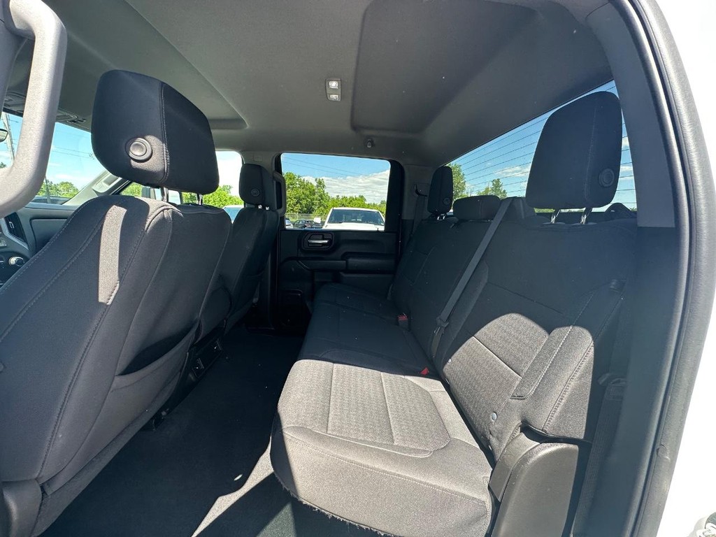 Chevrolet Silverado 2500HD Vehicle Full-screen Gallery Image 14