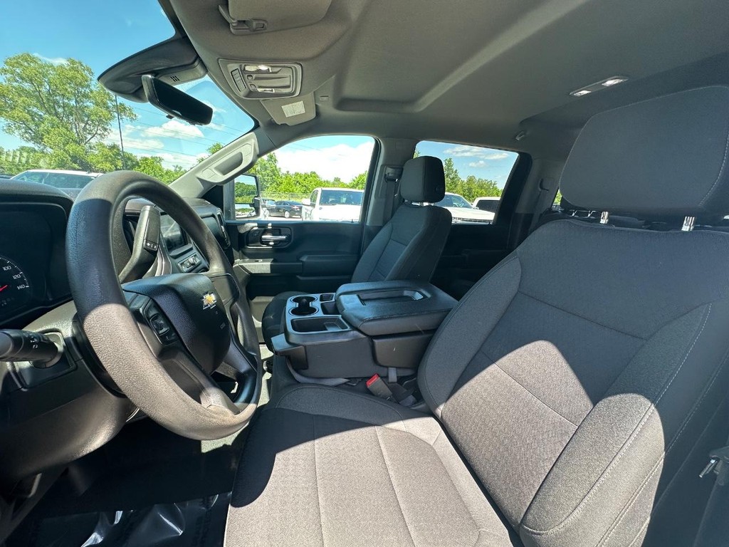 Chevrolet Silverado 2500HD Vehicle Full-screen Gallery Image 15