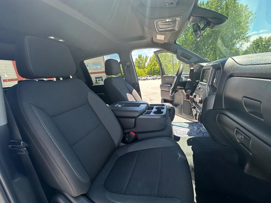 Chevrolet Silverado 2500HD Vehicle Full-screen Gallery Image 17