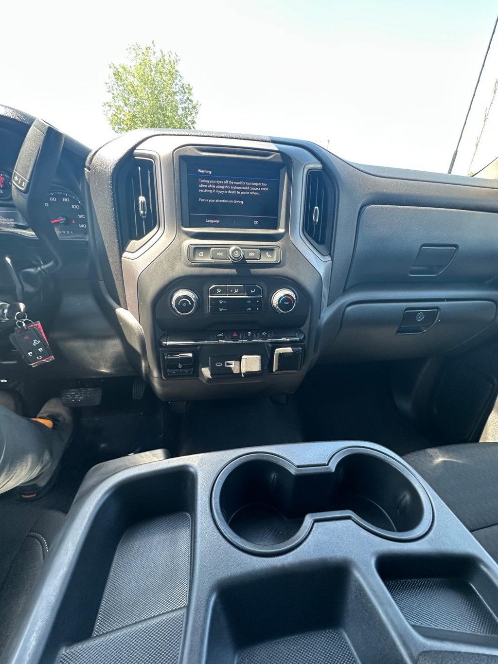 Chevrolet Silverado 2500HD Vehicle Full-screen Gallery Image 18