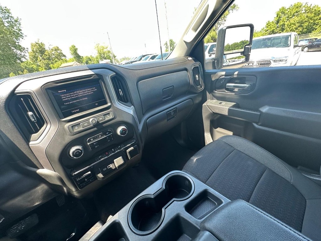 Chevrolet Silverado 2500HD Vehicle Full-screen Gallery Image 19