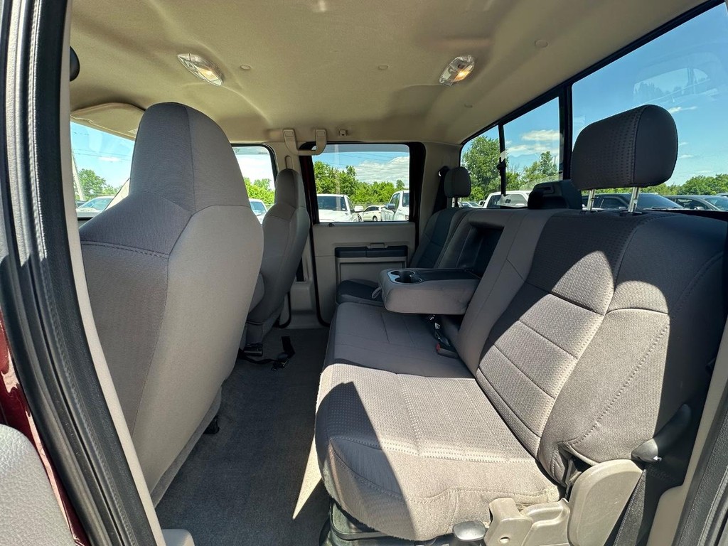 Ford Super Duty F-250 SRW Vehicle Full-screen Gallery Image 15