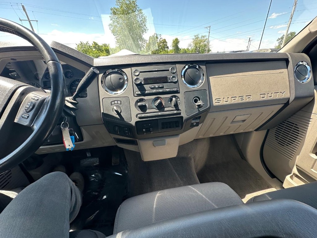 Ford Super Duty F-250 SRW Vehicle Full-screen Gallery Image 18