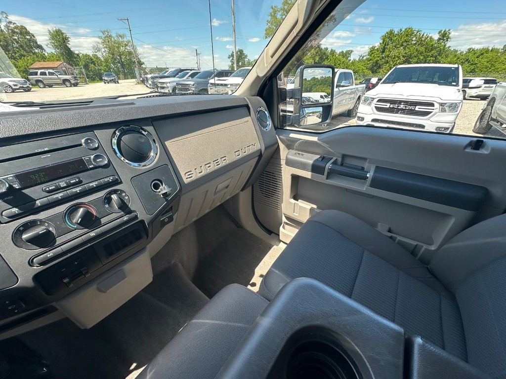 Ford Super Duty F-250 SRW Vehicle Full-screen Gallery Image 19